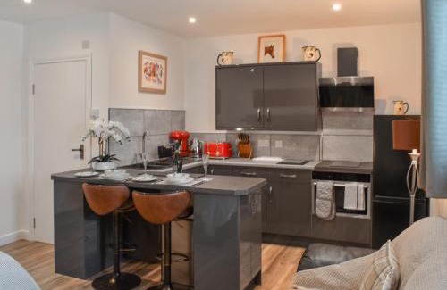 Sudbury Maison | Saddlers - Uk50519