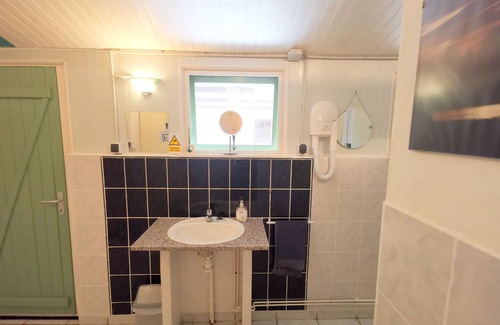 Saint-Jory-de-Chalais Chalet De Ski | Safari Glamping Tent in the Dordogne