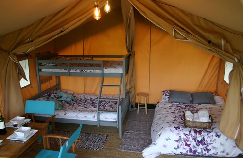 Saint-Jory-de-Chalais Chalet De Ski | Safari Glamping Tent in the Dordogne