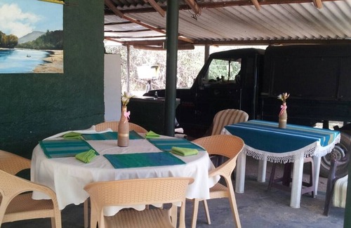 Puttalam Chalet De Ski | Safari Lodge by the lake/in a birding site