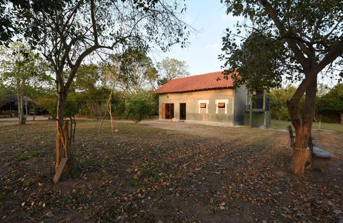 Puttalam Chalet De Ski | Safari Lodge by the lake/in a birding site
