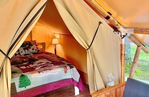 Manchester Cabine | Safari Tent - Unique Safari Tent with Comfy Furniture and a Full Bed!