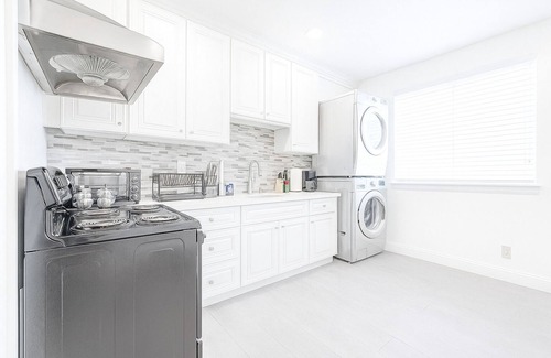 Sunnyvale West Appartement | Safe 2BR Apt w/ AC/Washer/Dryer/EV on 1F-Sunnyvale