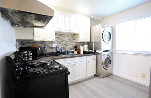Sunnyvale West Appartement | Safe 2BR Apt w/ AC/Washer/Dryer/EV on 1F-Sunnyvale