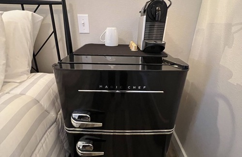Mossyrock Hôtel | Safe Clean Room w/ AC + TV Wi-Fi Downtown by Lakes