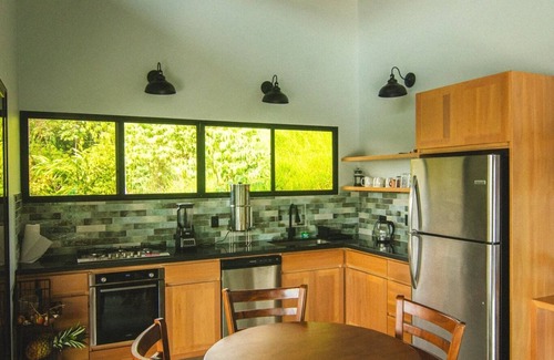 Baru Maison | Safe, comfortable, peaceful and quiet, spectacular view, 7min from main road.