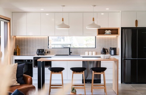 Bridport Maison | Safe Sheltered Beaches Close by