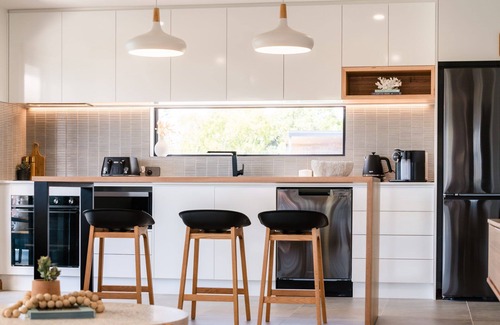 Bridport Maison | Safe Sheltered Beaches Close by