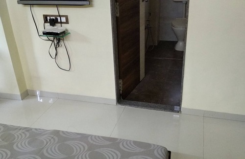 Vile Parle East Lit Et Petit-Déjeuner | Homestay / BNB sûr et supérieur pour les femmes expatriées / couple près de l'aéroport T II Mumbai