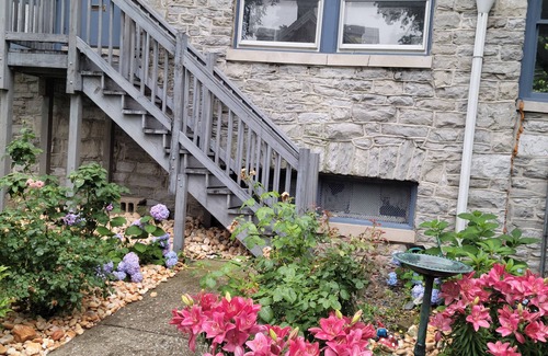 Harrisburg - Hershey Appartement | Safe & Trendy Historic Midtown 3rd Floor Riverview Apartment