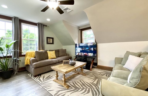 Harrisburg - Hershey Appartement | Safe & Trendy Historic Midtown 3rd Floor Riverview Apartment