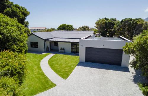 Sandbaai Maison | Saffron House