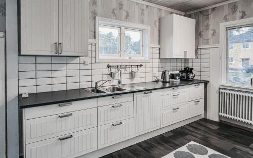 Fredriksberg Maison | Säfsen House Spacious updated home Close to the slopes!
