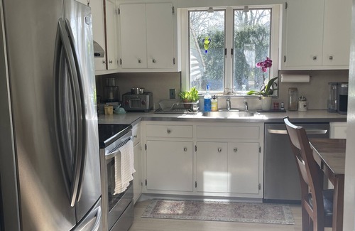 Sag Harbor Maison | Sag Harbor Village Private, 2-bedroom 60's ranch, 5 minute walk to Main Street