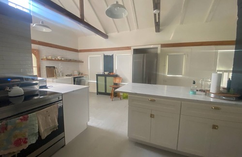 Sagaponack Maison | Sagaponack Farmhouse, South-of-Highway, 50-ft Gunite Pool/Sauna, Mins from Ocean
