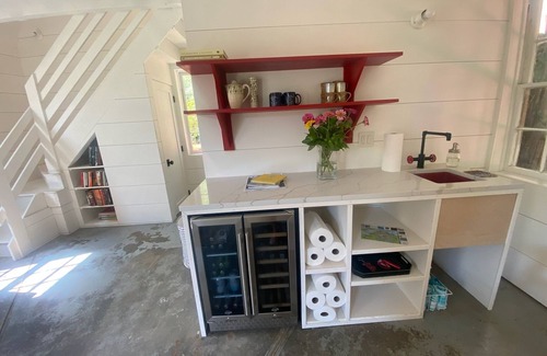 Sagaponack Maison | Sagaponack Farmhouse, South-of-Highway, 50-ft Gunite Pool/Sauna, Mins from Ocean