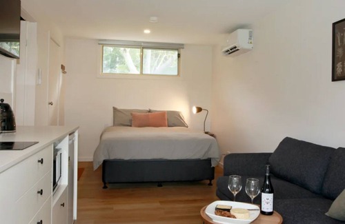 Anna Bay Maison | Sahara Trails 'Complex' - Sleeping groups, WiFi, Air Conditioning, Horse Riding and much more !!