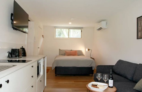 Anna Bay Appartement | Sahara Trails 'Studio' - WiFi, Air Conditioning, Horse Riding and much more !!