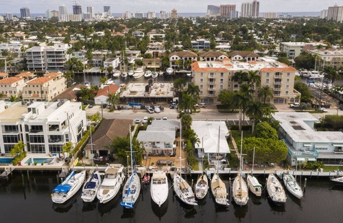 Hendricks and Venice Isles Maison | Sail Away III-Family Getaway | Beach | BBQ | Waterfront