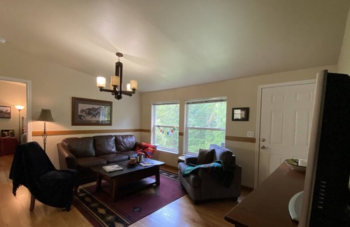 Gaston Cabine | Sain Creek Retreat at Hagg Lake, OR, 1 BDR/1BATH secluded Cabin sleeps 3 with AC
