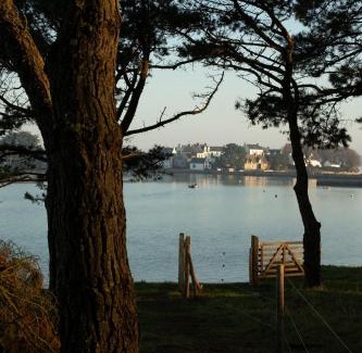 La Celle-sous-Gouzon Appartement | Saint Cado, appartement avec vue sur l'eau