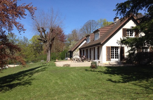 Saint-Didier-au-Mont-d'Or Maison | A 10' de Lyon , calme absolu, nature et forêt voisine, piscine, grand jardin