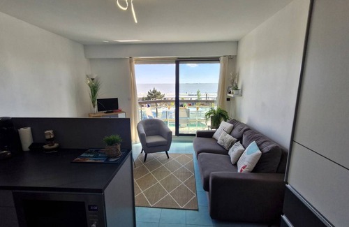 Saint-Georges-de-Didonne Appartement | Saint Georges de Didonne - PLEINE VUE MER pour ce STUDIO CABINE face à la plage