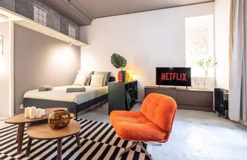 Les Halles Appartement | Saint-Honore - Art Deco Flat - Sleeps 5P
