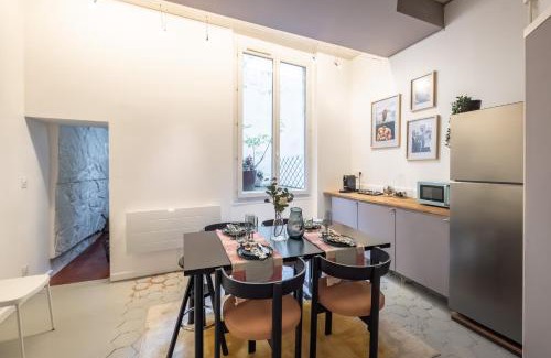 Les Halles Appartement | Saint-Honore - Art Deco Flat - Sleeps 5P
