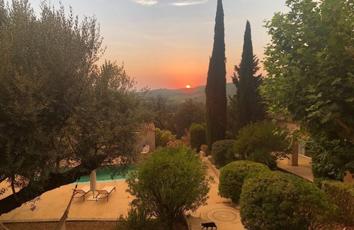 Beaurecueil Villa | Sainte Victoire : Propriété 325 M² avec Pool House qui s'étend sur 5 ha boisé