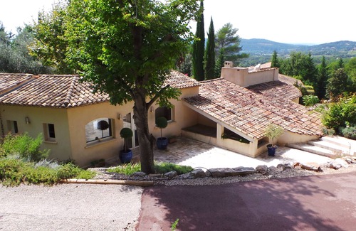 Beaurecueil Villa | Sainte Victoire : Propriété 325 M² avec Pool House qui s'étend sur 5 ha boisé