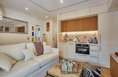Saint-Germain-des-Pres Appartement | SaintGermainByCecile - Luxueux 2 pièces AC Bianca