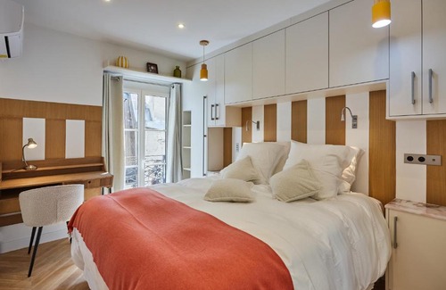 Saint-Germain-des-Pres Appartement | SaintGermainByCecile - Luxueux 2 pièces AC Bianca