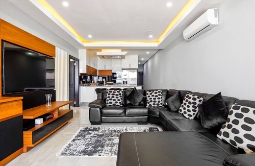 La Mercy Appartement | Sairia House - Trois Chambres Appartement, Couchages 6