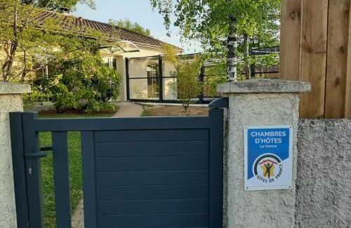 Fontaine-le-Comte Lit Et Petit-Déjeuner | SAKURA