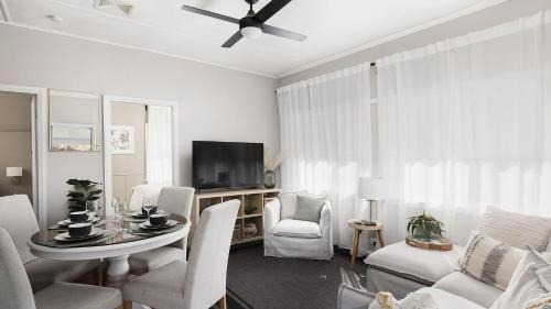 Salamander Bay Maison | Salamander Sweet Foreshore Drive