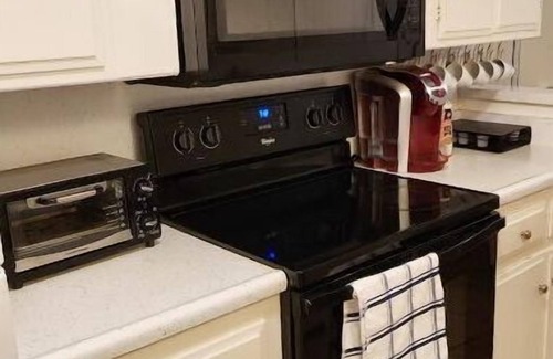 Hemet Maison | SALE! Centrally Located, Super Clean, 4x Queen Bed