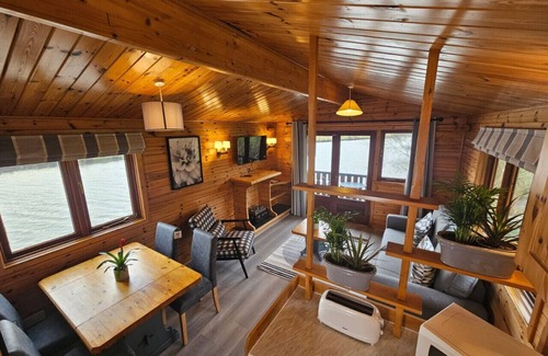 Smallburgh Location De Bateaux | Salhouse Broads Lodge Houseboat