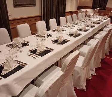 Dworp Station Balnéaire | salle de banquet plus chambre