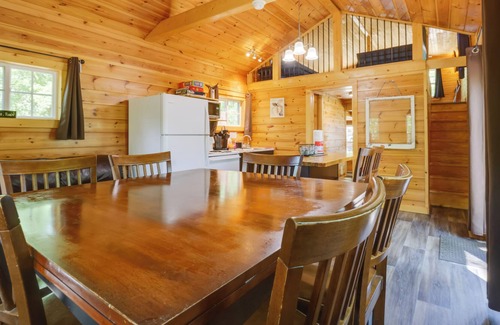 Sallisaw Cabine | Sallisaw Cabin with Deck and Community Amenities!
