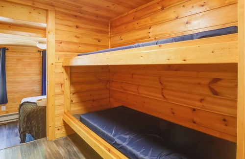 Sallisaw Cabine | Sallisaw Cabin with Deck and Community Amenities!
