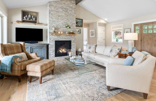 Sultan Maison | Salmon Beach Retreat: Luxurious riverfront home w/ private sandy beach!