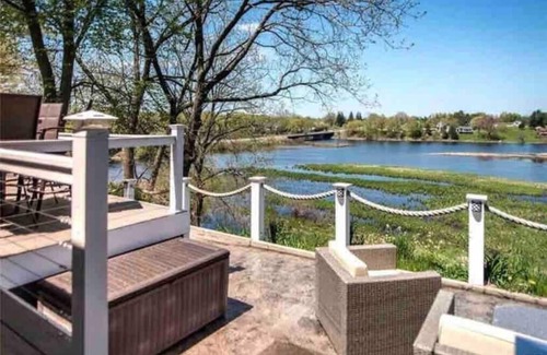 Port Ontario Maison | Salmon River view!