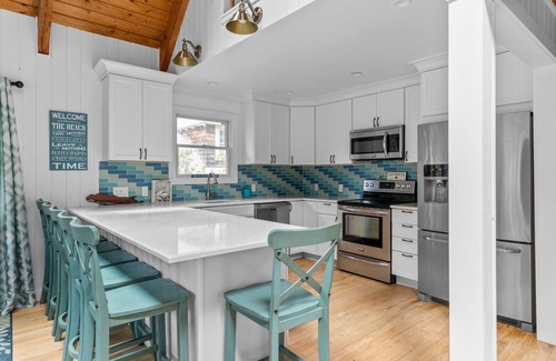 Ocean Beach Maison | Salt/Heated Pool Close to Beach Pet Friendly