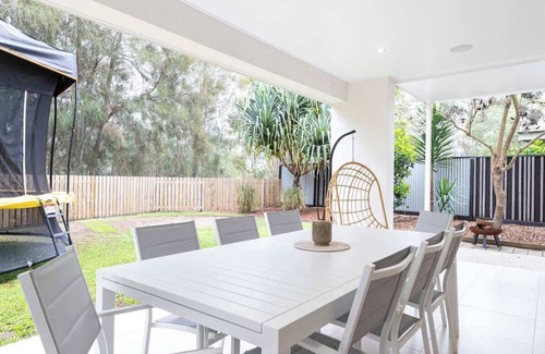Twin Waters Maison | Saltbreeze: Laidback Poolside Living by the Canal