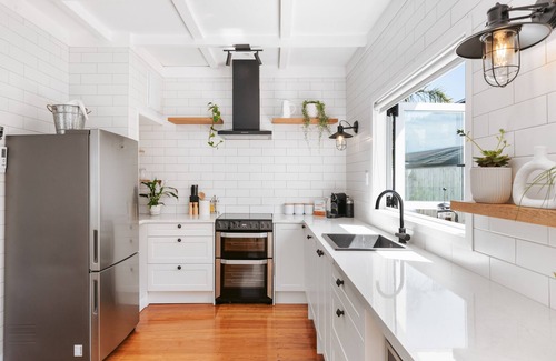 Papamoa Beach Maison | Saltwater Cottage ~ Papamoa Beach ~ Beyonder Holiday Homes