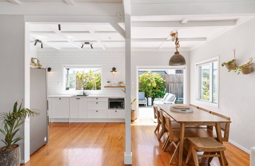 Papamoa Beach Maison | Saltwater Cottage ~ Papamoa Beach ~ Beyonder Holiday Homes