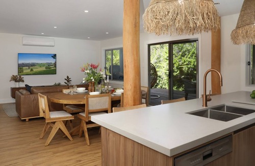 Barringella Cottage | Saltwater Creek - Wombat Hollow - Stay 3 Pay 2