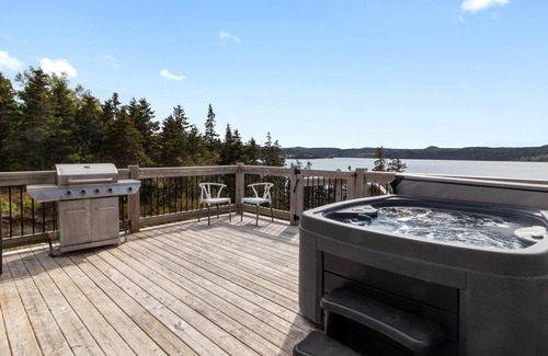 Holyrood Maison | Saltwater Manor Oceanview Villa Holyrood