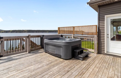Holyrood Maison | Saltwater Manor Oceanview Villa Holyrood
